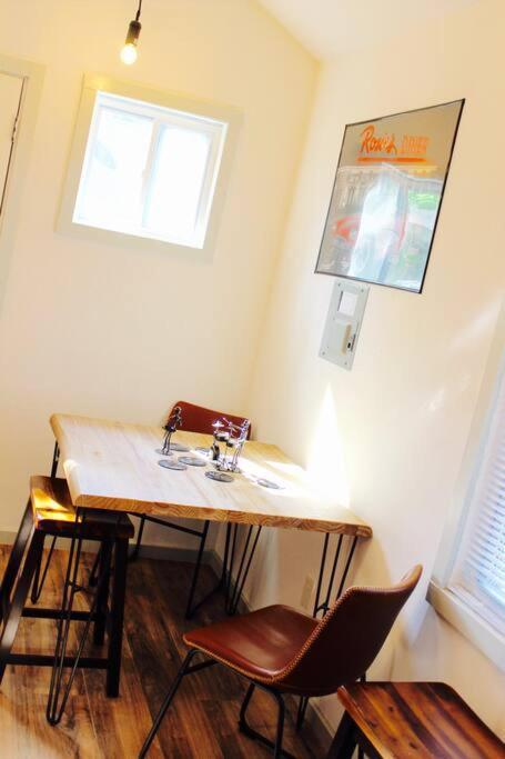 The Hendrix Tiny House - 8 Mins To Airport!!!