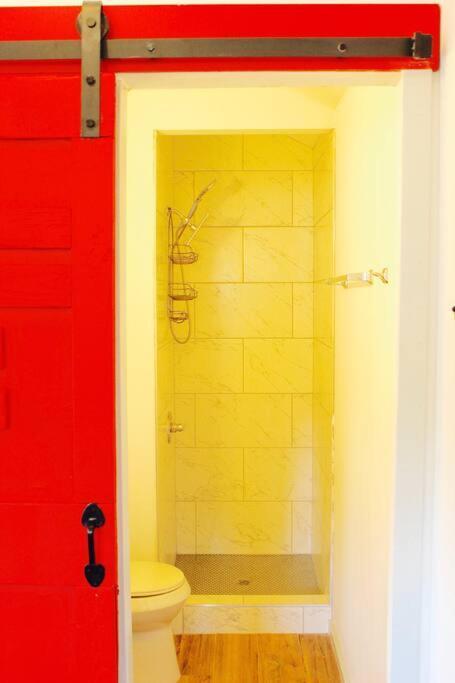 The Hendrix Tiny House - 8 Mins To Airport!!! Holiday home Atlanta