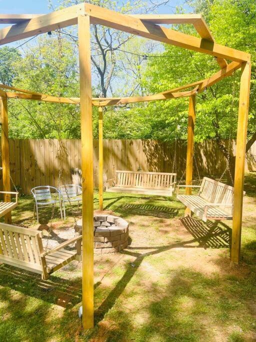 Holiday home The Hendrix Tiny House - 8 Mins To Airport!!!