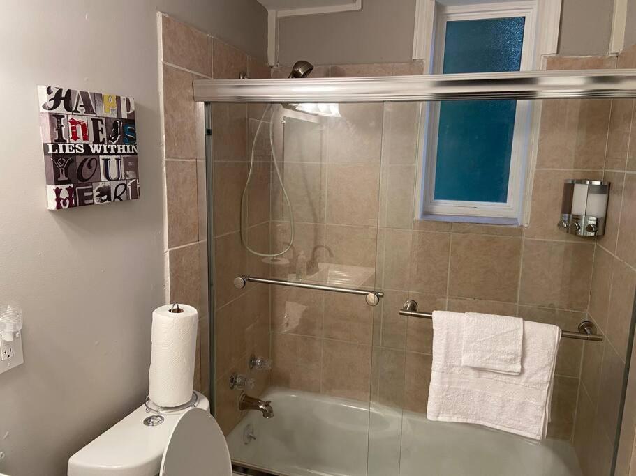 Downtown Getaway With Car Option! Holiday home *