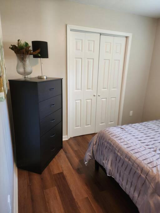 Modern 3 Bedroom 2 Bath Home-10 Mins From Airport Holiday home Atlanta