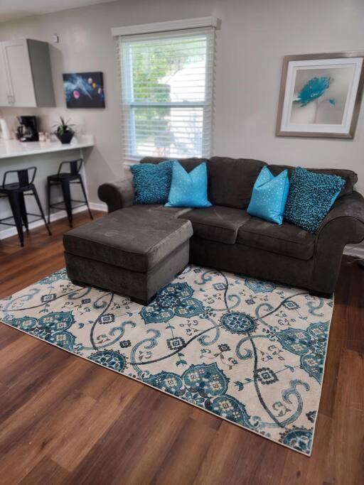 Modern 3 Bedroom 2 Bath Home-10 Mins From Airport Holiday home Atlanta