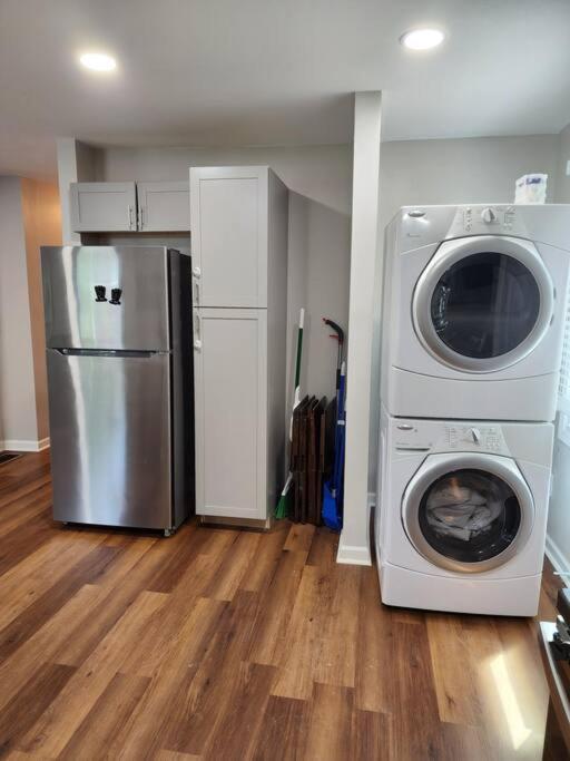Modern 3 Bedroom 2 Bath Home-10 Mins From Airport Holiday home Atlanta