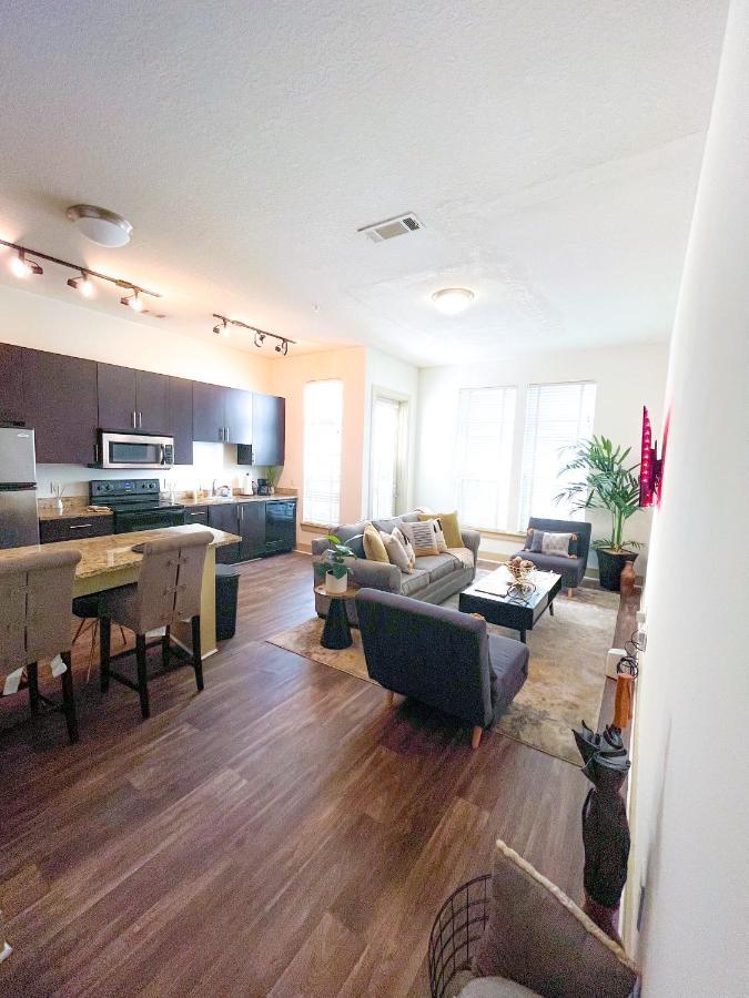 Upscale Buckhead Loft 1Bed1Bath Sleeps 5-6, With Balcony & Free Parking For 1 Car * Atlanta