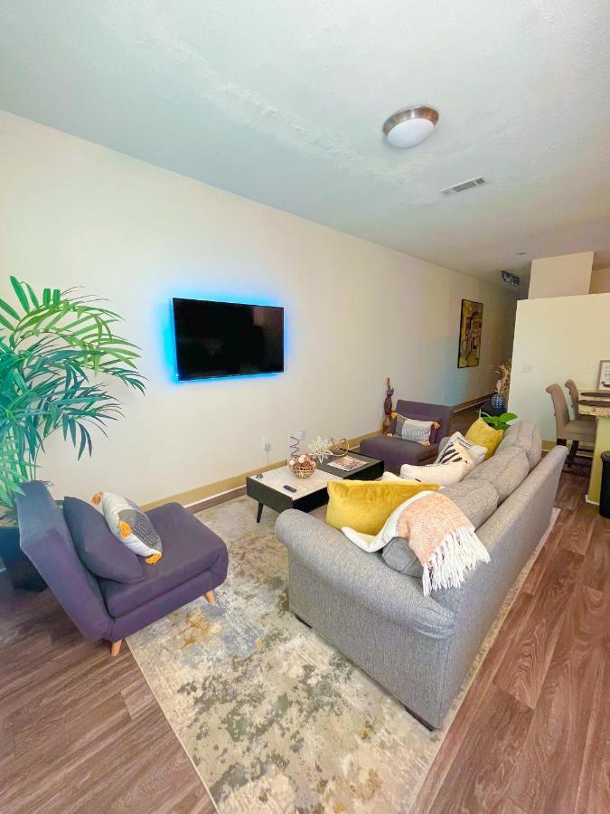 Upscale Buckhead Loft 1Bed1Bath Sleeps 5-6, With Balcony & Free Parking For 1 Car *