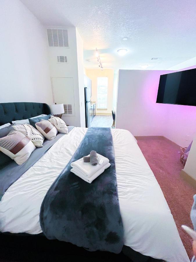 Upscale Buckhead Loft 1Bed1Bath Sleeps 5-6, With Balcony & Free Parking For 1 Car *