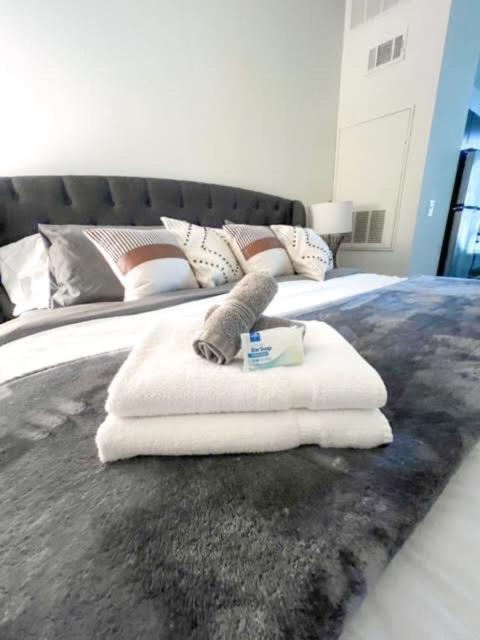 Upscale Buckhead Loft 1Bed1Bath Sleeps 5-6, With Balcony & Free Parking For 1 Car * Atlanta
