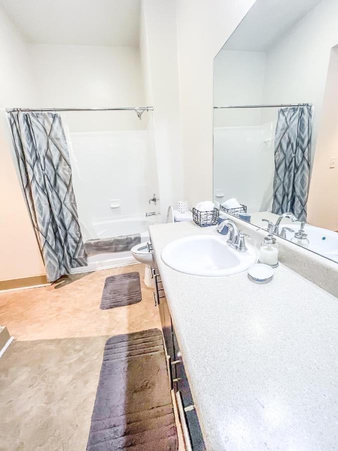 Apartment Upscale Buckhead Loft 1Bed1Bath Sleeps 5-6, With Balcony & Free Parking For 1 Car *