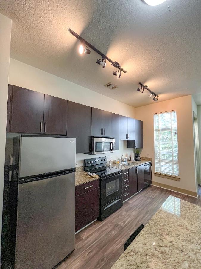 Upscale Buckhead Loft 1Bed1Bath Sleeps 5-6, With Balcony & Free Parking For 1 Car *