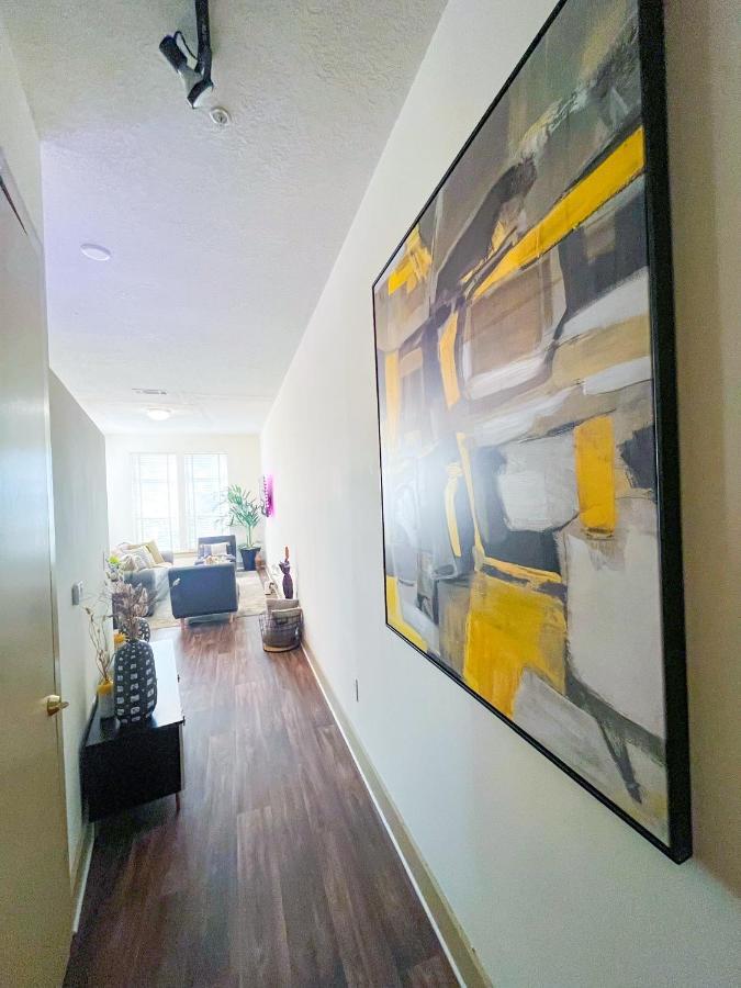 Upscale Buckhead Loft 1Bed1Bath Sleeps 5-6, With Balcony & Free Parking For 1 Car *