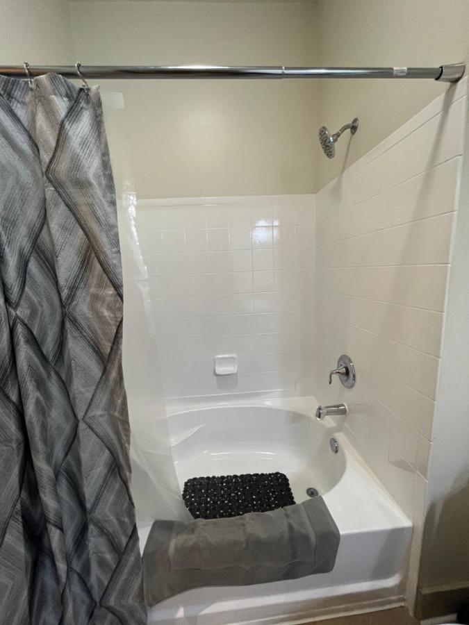 Upscale Buckhead Loft 1Bed1Bath Sleeps 5-6, With Balcony & Free Parking For 1 Car Apartment