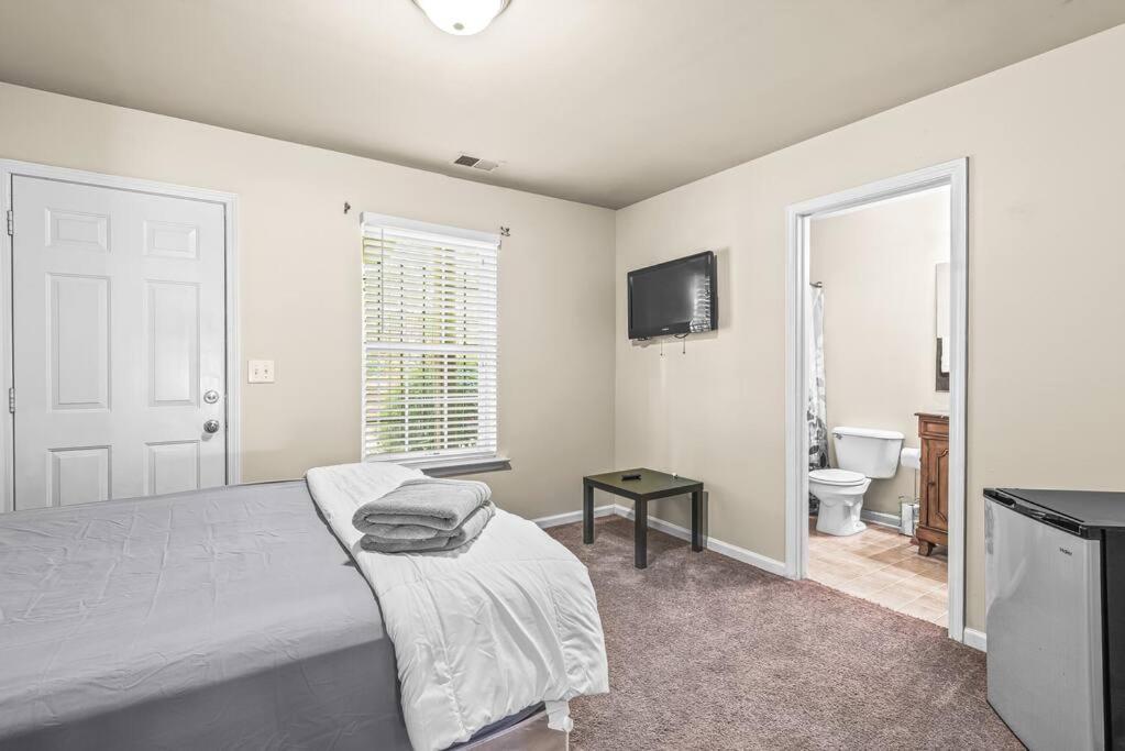 Charming Multilevel 4 Bedroom Townhouse Apartment