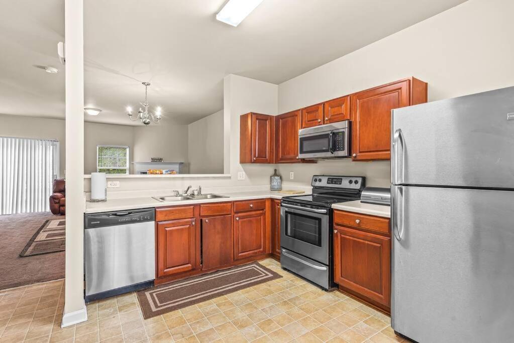 Apartment Charming Multilevel 4 Bedroom Townhouse *