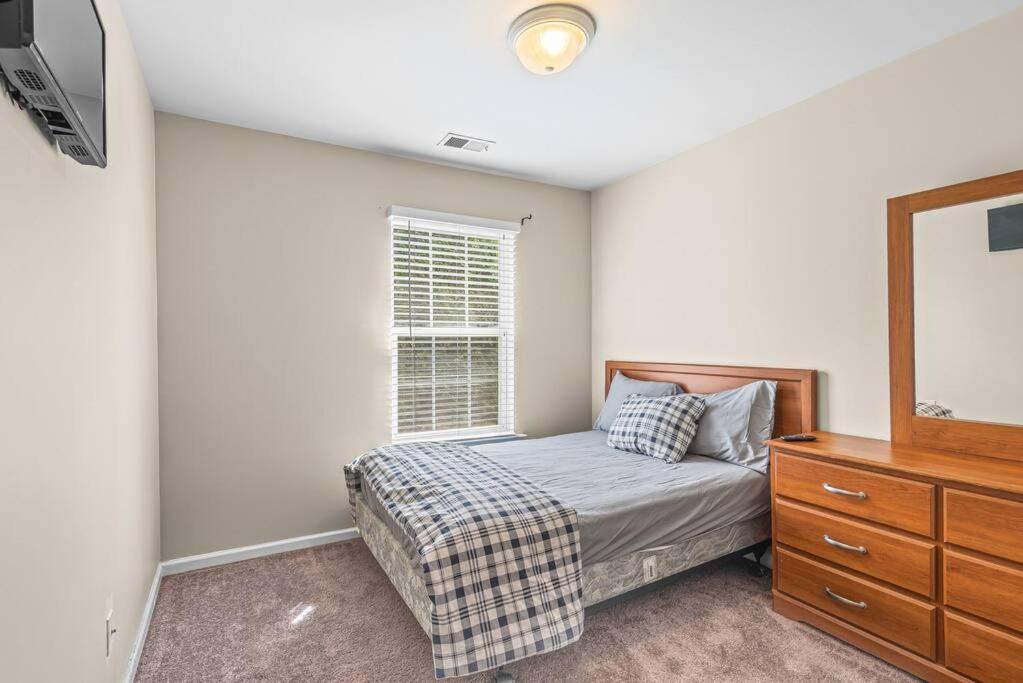 Charming Multilevel 4 Bedroom Townhouse Apartment