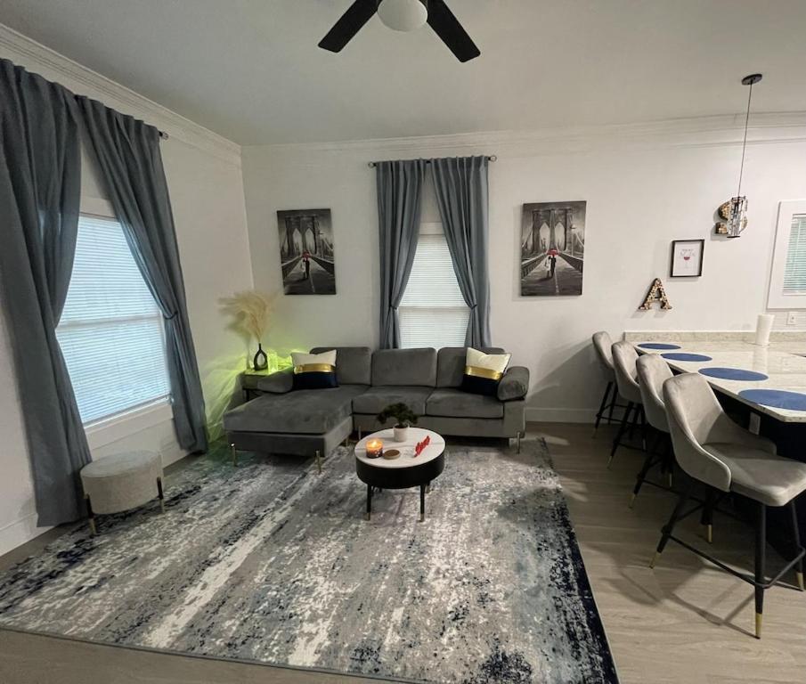 Serenity-2br Away From Home. 6 Min From Atl Airport Villa *
