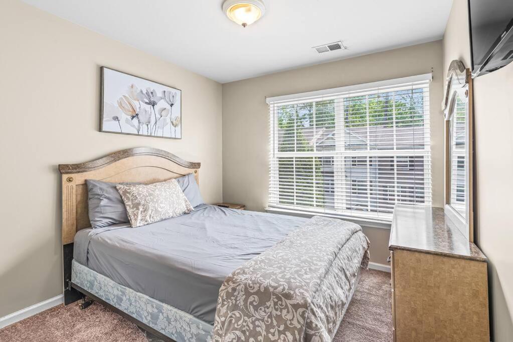Charming Multilevel 4 Bedroom Townhouse *