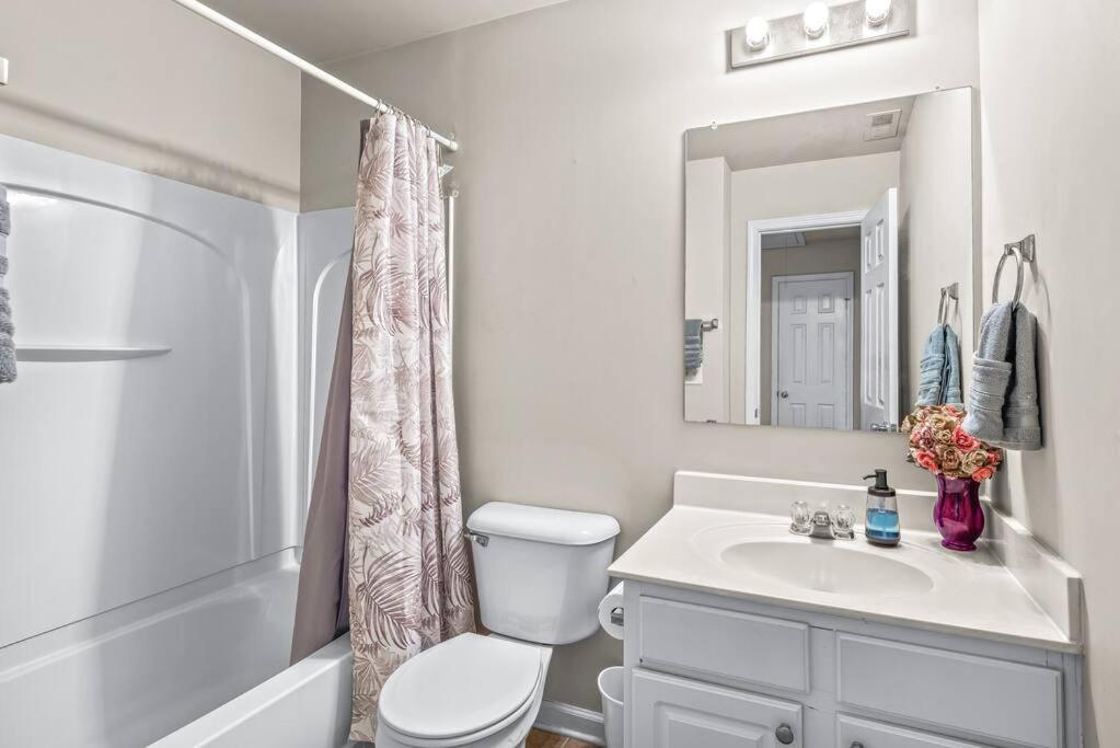 Charming Multilevel 4 Bedroom Townhouse *