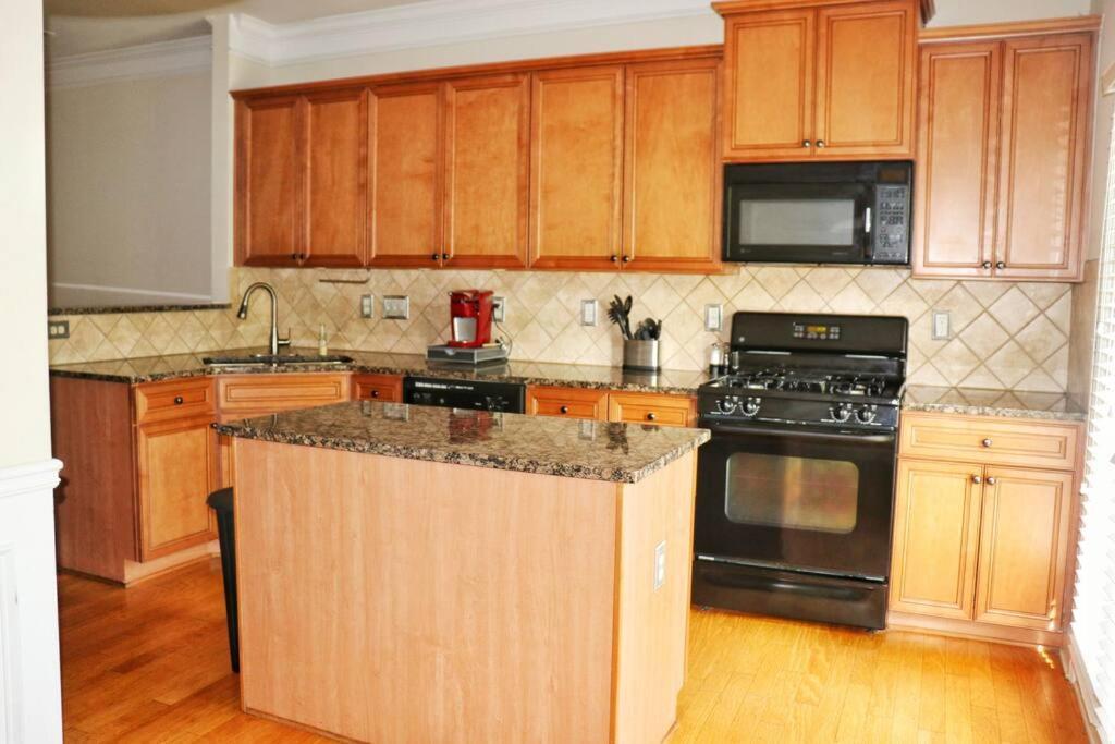 Gorgeous Downtown Ideal For Long Term Stays *