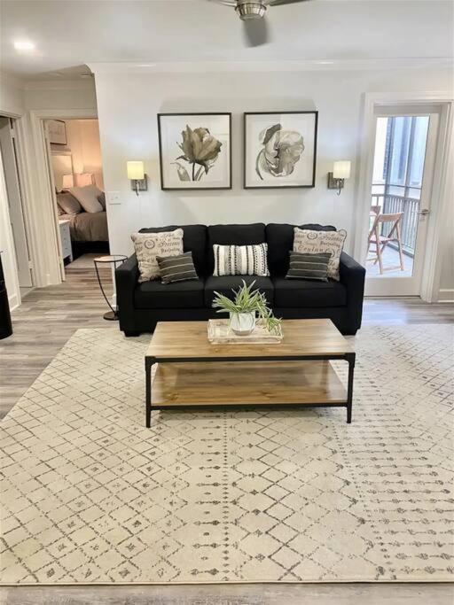 Downtown! 24h Concierge! Private Balcony! Highrise Views