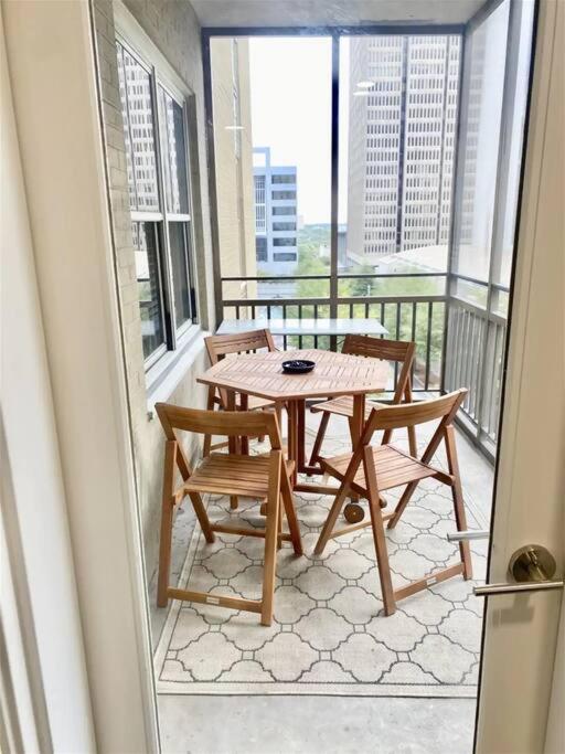 Downtown! 24h Concierge! Private Balcony! Highrise Views Apartment Atlanta