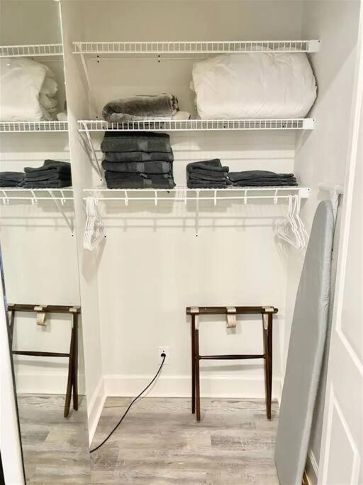 Downtown! 24h Concierge! Private Balcony! Highrise Views *