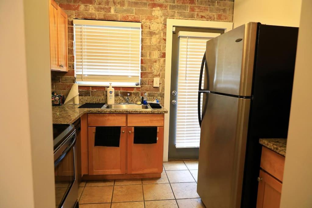 Entire Minutes From Downtown Apartment
