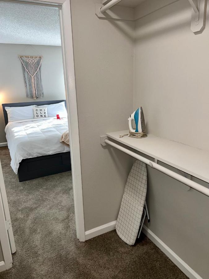 Lovely 2- Bedroom With A Fireplace. *