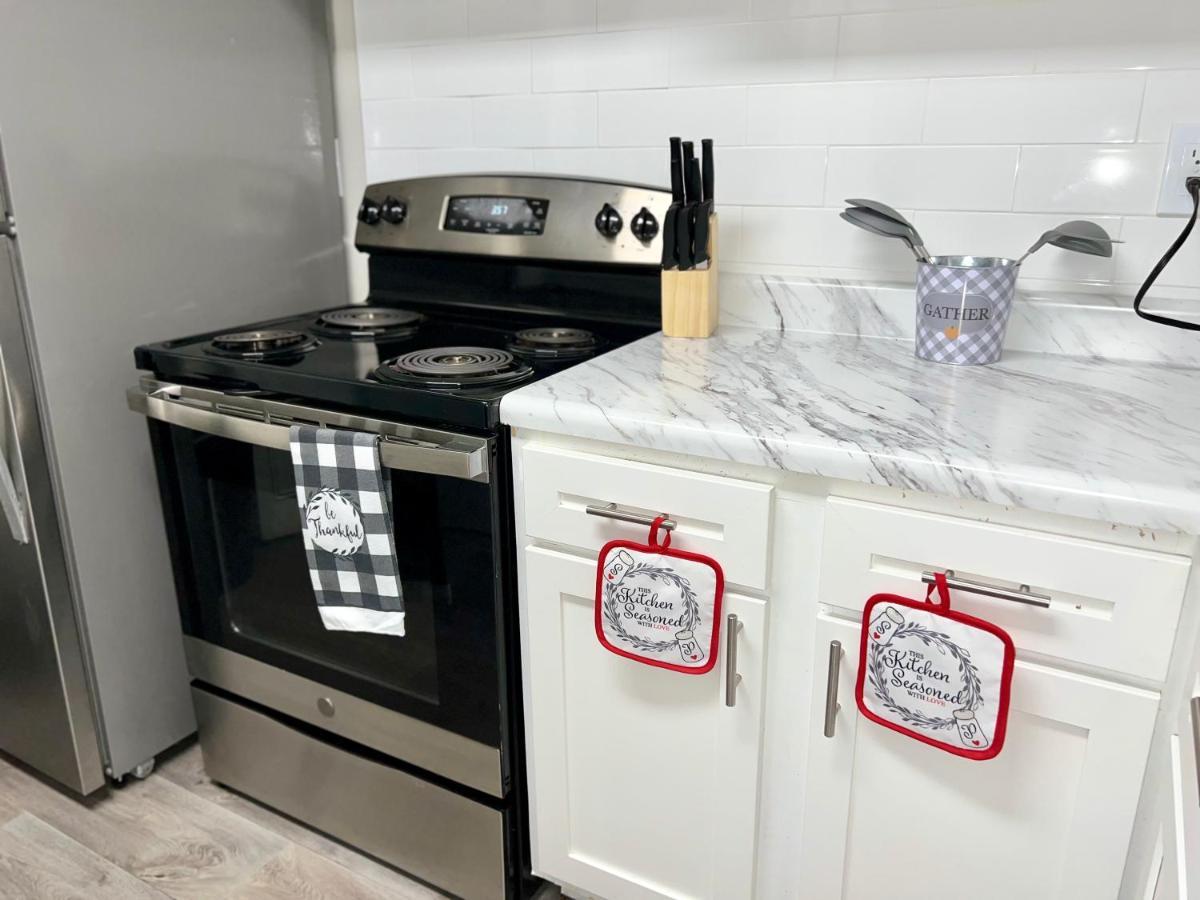 Lovely 2- Bedroom With A Fireplace. Apartment *