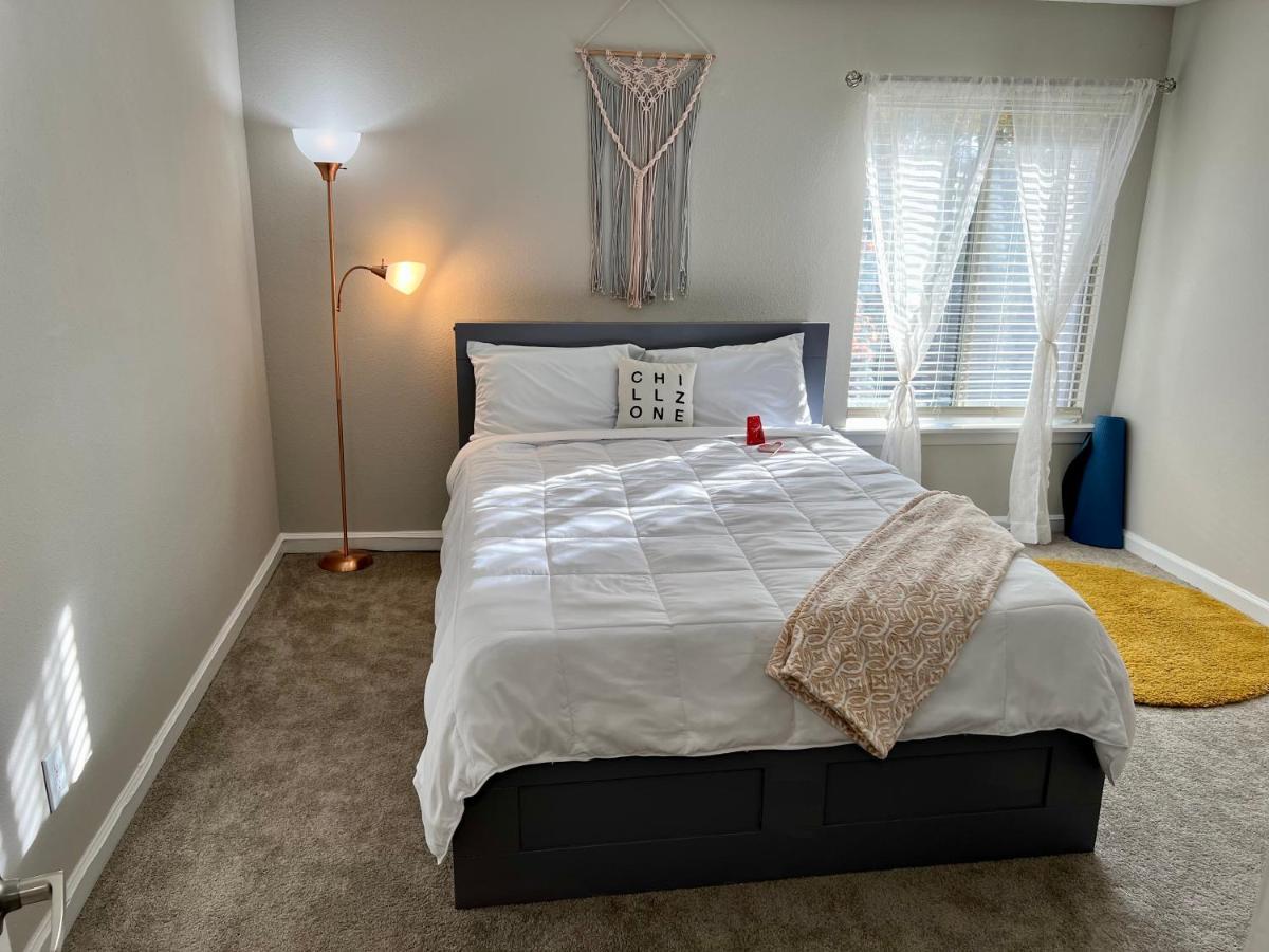 Lovely 2- Bedroom With A Fireplace. Atlanta