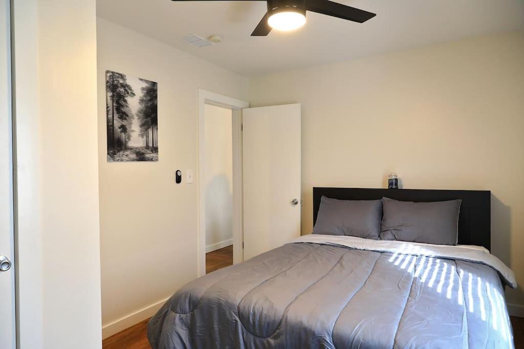 Entire Minutes From Downtown Apartment *