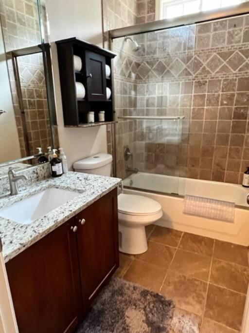 Quiet & Cozy 4bd, 3ba Family