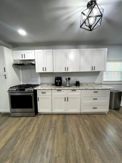 Charming Bungalow Near Downtown