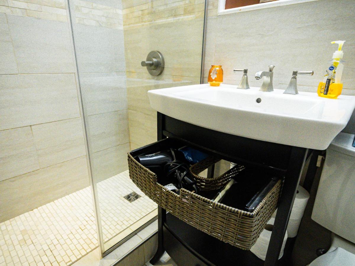 Perfect Dtwn 2 Bed With Cali King Bed And Gym