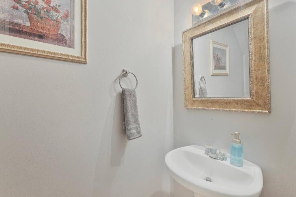 Beautiful Cozy 3-bedroom Townhome Retreat Apartment