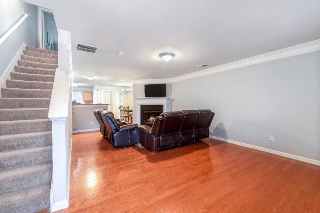 Beautiful Cozy 3-bedroom Townhome Retreat Atlanta