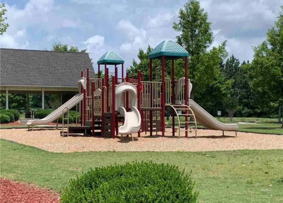 Beautiful Cozy 3-bedroom Townhome Retreat Atlanta