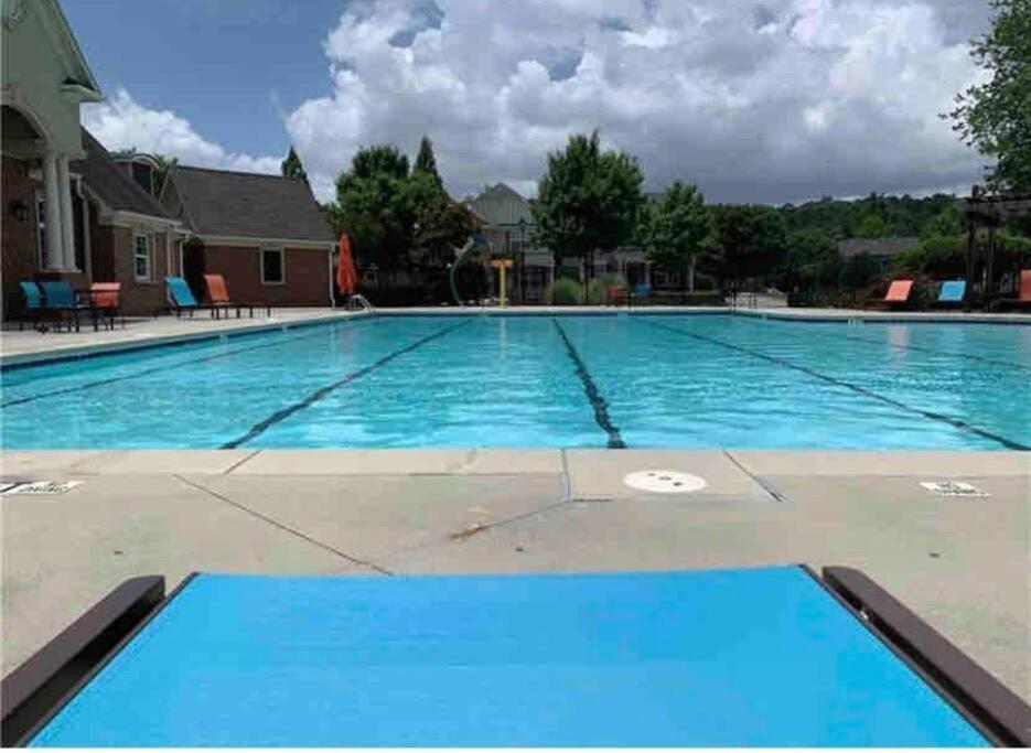 Beautiful Cozy 3-bedroom Townhome Retreat Atlanta