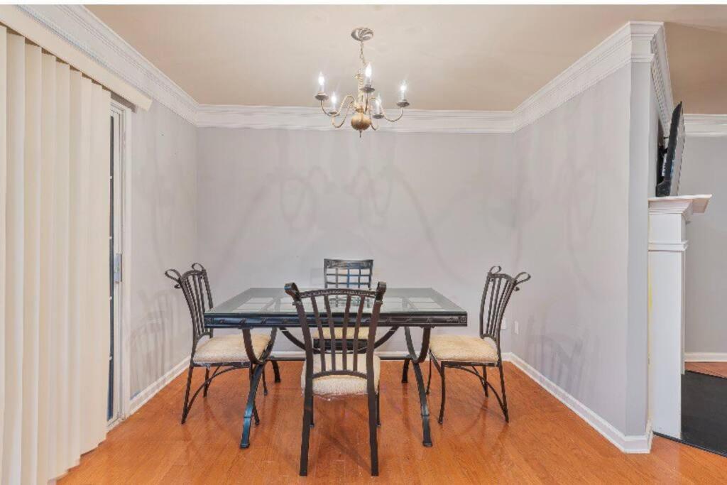 Apartment Beautiful Cozy 3-bedroom Townhome Retreat