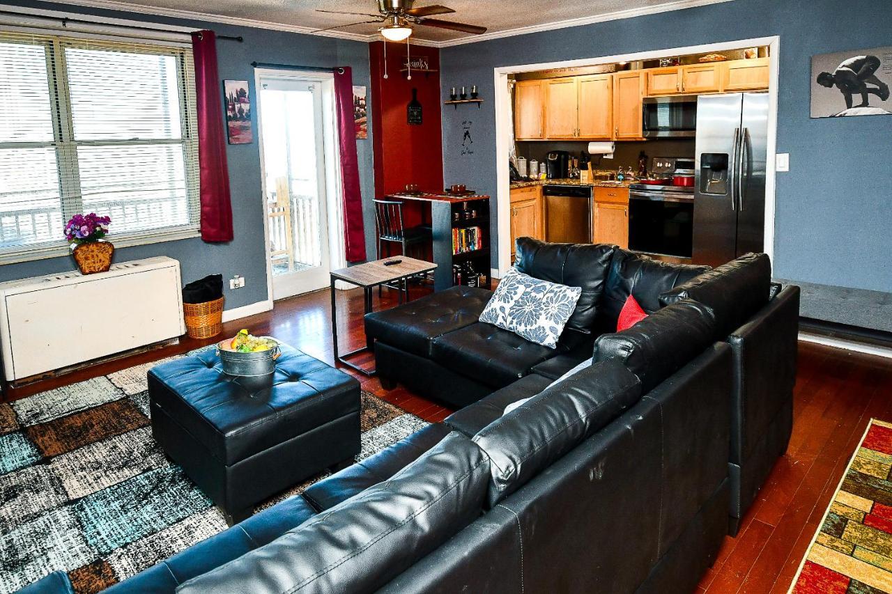 Modern Designed Dtwn With A 99 Percent Walk Score