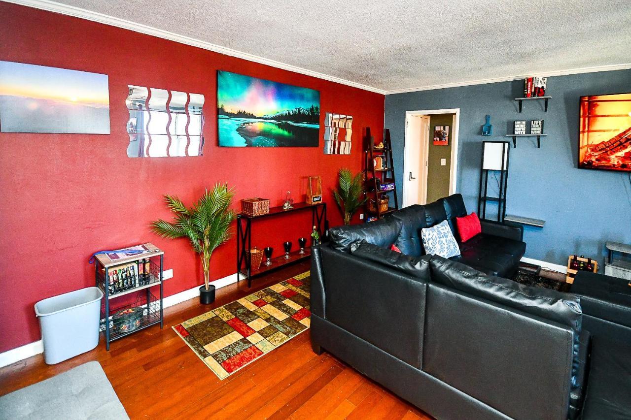 Holiday home Modern Designed Dtwn With A 99 Percent Walk Score *