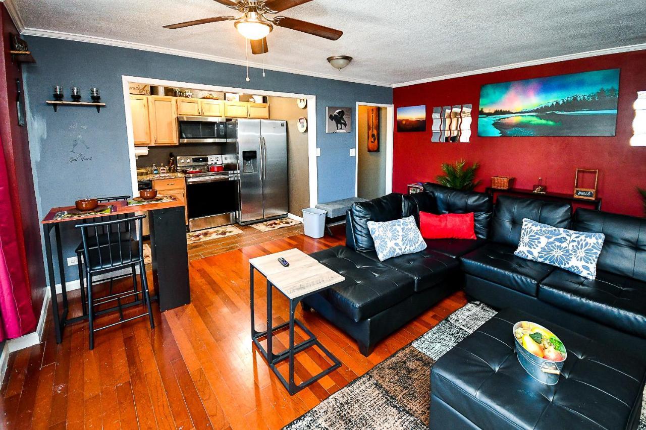 Modern Designed Dtwn With A 99 Percent Walk Score Holiday home