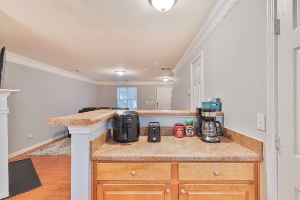 Beautiful Cozy 3-bedroom Townhome Retreat Atlanta