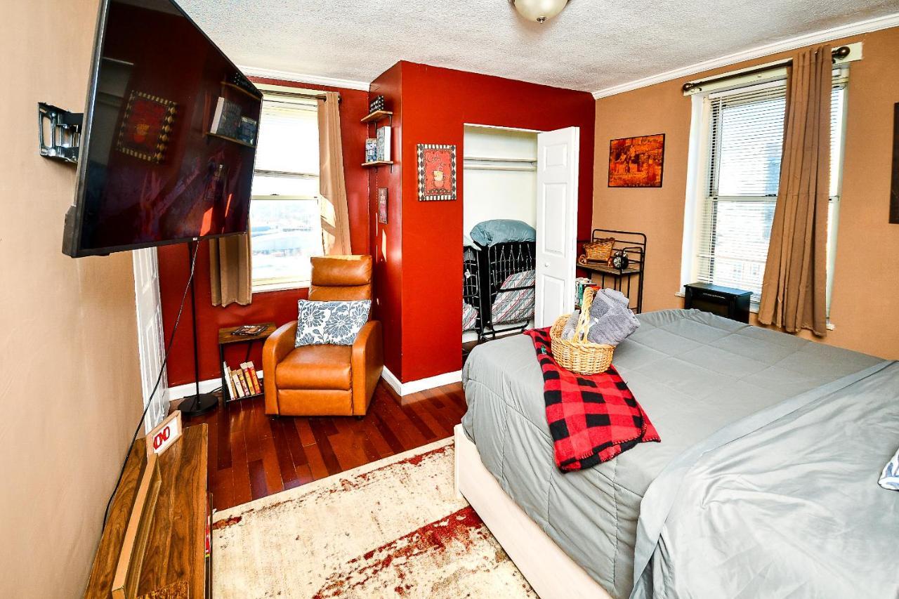 Holiday home Modern Designed Dtwn With A 99 Percent Walk Score *