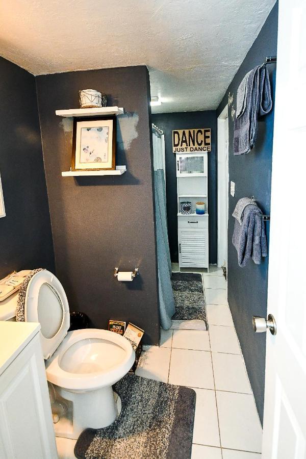 Modern Designed Dtwn With A 99 Percent Walk Score Holiday home *