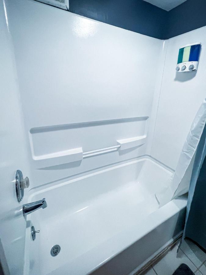 Holiday home Modern Designed Dtwn With A 99 Percent Walk Score *