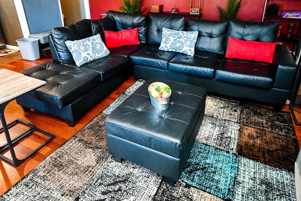 Holiday home Modern Designed Dtwn With A 99 Percent Walk Score *