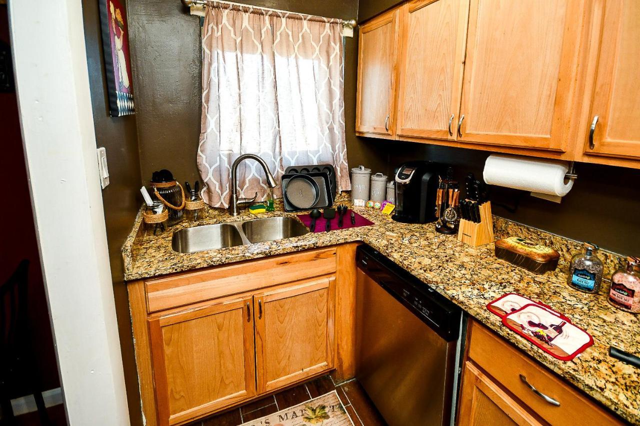 Holiday home Modern Designed Dtwn With A 99 Percent Walk Score