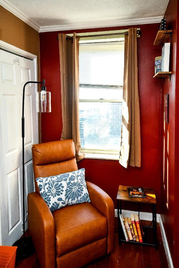Modern Designed Dtwn With A 99 Percent Walk Score *
