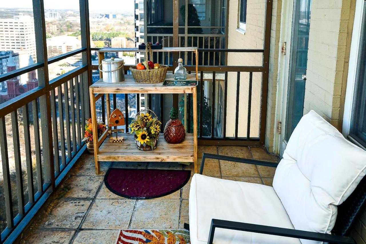 Holiday home Modern Designed Dtwn With A 99 Percent Walk Score *