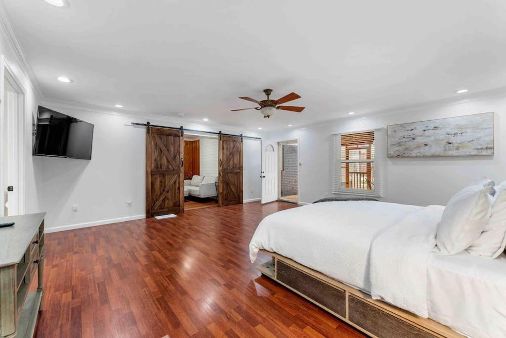Holiday home Cozy 3br+ Access W/ Kingbed